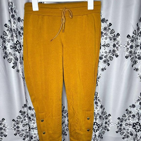Derek Heart Planet Gold Juniors' Side-Snap Jogger Pants Yellow Size Medium - Picture 2 of 5